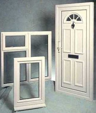 Plastikinės durys – šiuolaikinis sprendimas, montuojant lauko duris